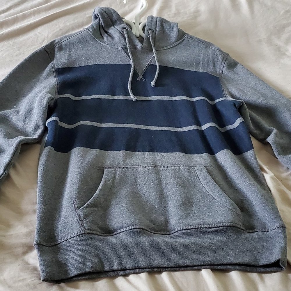 G:21 Small Gray and Blue Pullover Sweater.